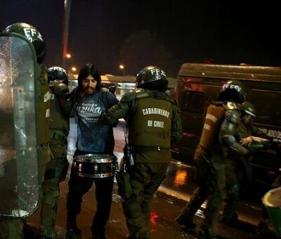 Arrestations à la manifestation de Santiago