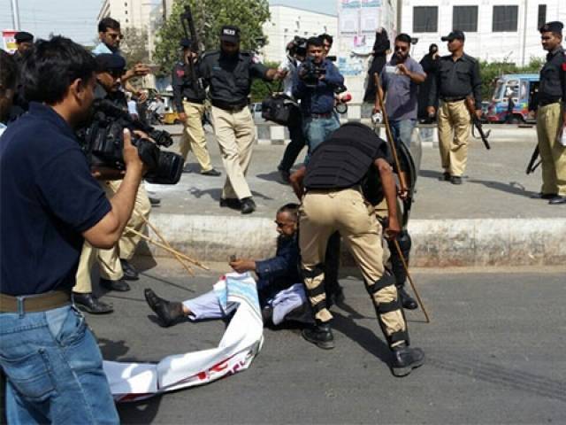 Enseignant arrêté lors de la manifestation à Karachi