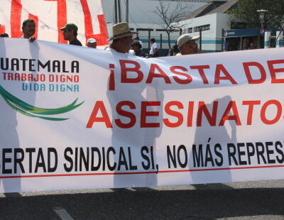 Banderole contre les assassinats de syndicaliste lors d'un 1er Mai