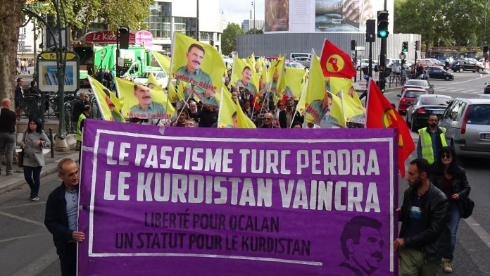 La tête du cortège hier à Paris La tête du cortège hier à Paris