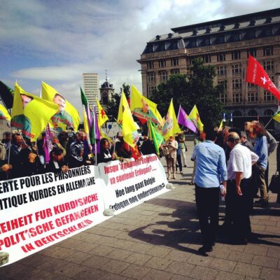 Rassemblement solidaire lors d'une des audiences