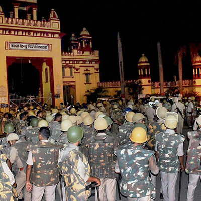 Déploiement policier à la Banaras Hindu University (BHU)