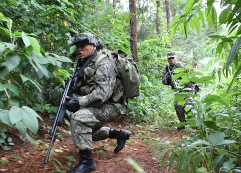 Militaires en opération de contre-guérilla dans la région VRAEM (archive)