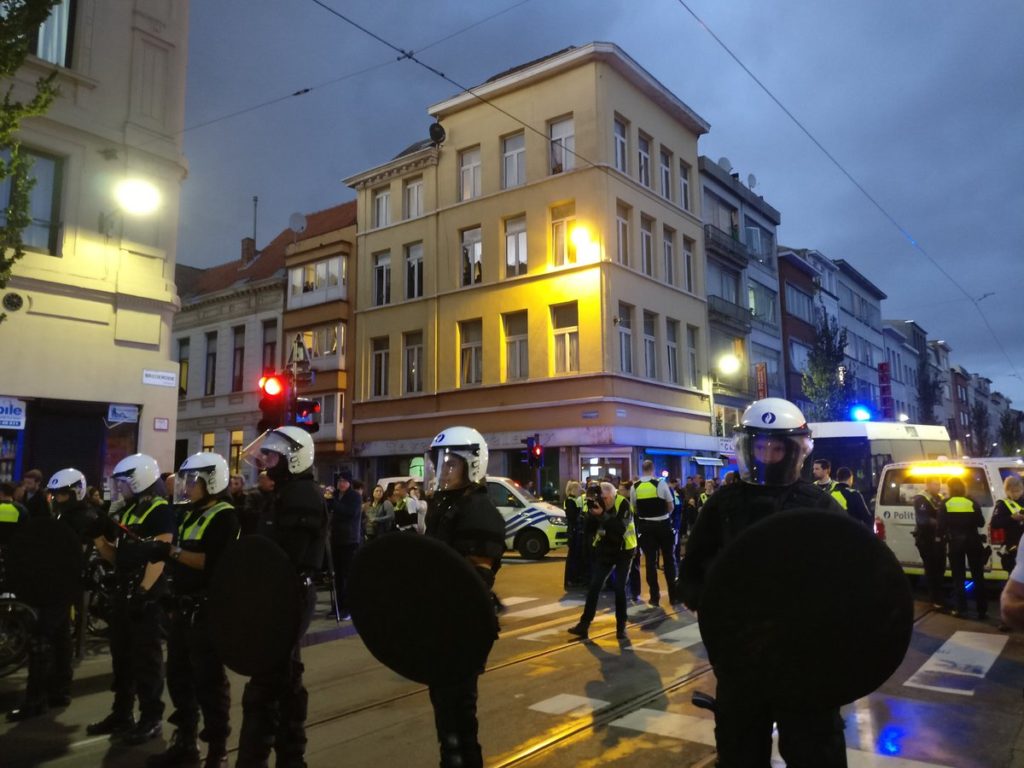 La police anti-émeute déployée Brederodestraat
