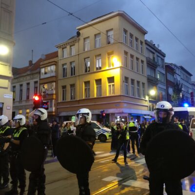 La police anti-émeute déployée Brederodestraat