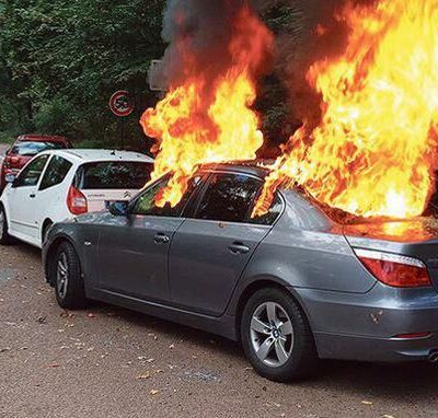 BMW en feu aux abords du Pré Catelan