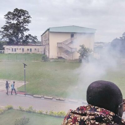 Nuage de lacrymogènes sur l'Université des sciences de santé