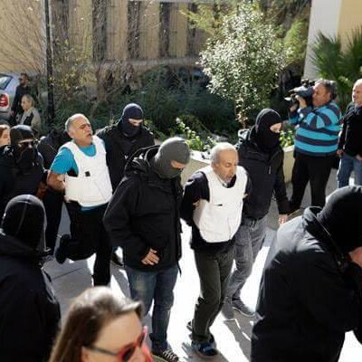 Les prisonniers déplacés par la police anti-terroriste