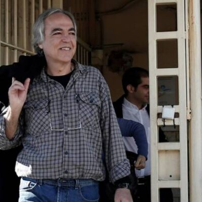 Dimitris Koufontinas à la sortie de la prison.