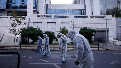 La police scientifique devant le tribunal attaqué La police scientifique devant le tribunal attaqué