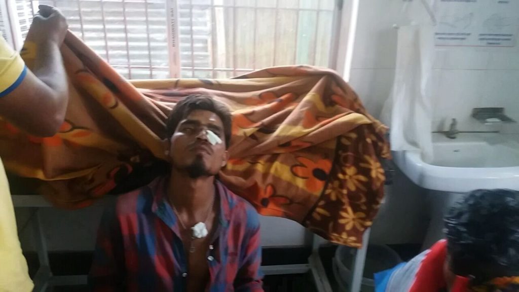 Travailleur blessé lors de la manifestation dans les districts de Golaghat et de Jorhat Travailleur blessé lors de la manifestation dans les districts de Golaghat et de Jorhat