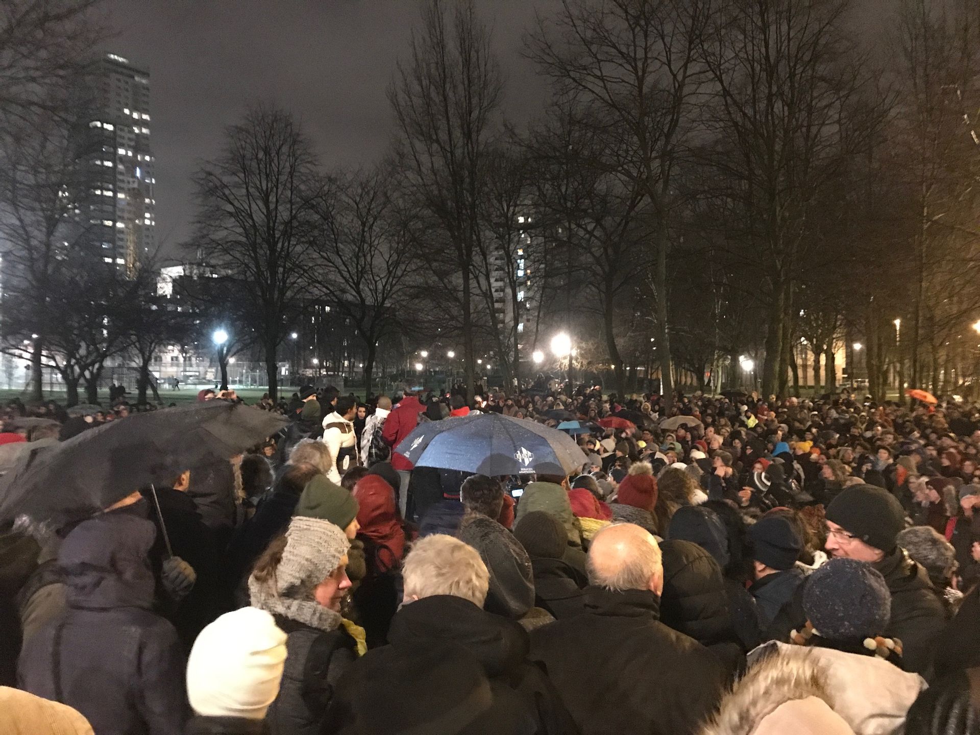 2500 personnes rassemblées contre les rafles