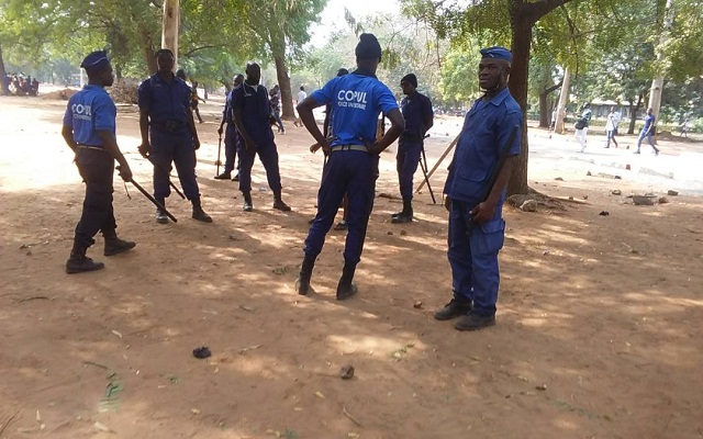 Policiers sur le campus de Lome