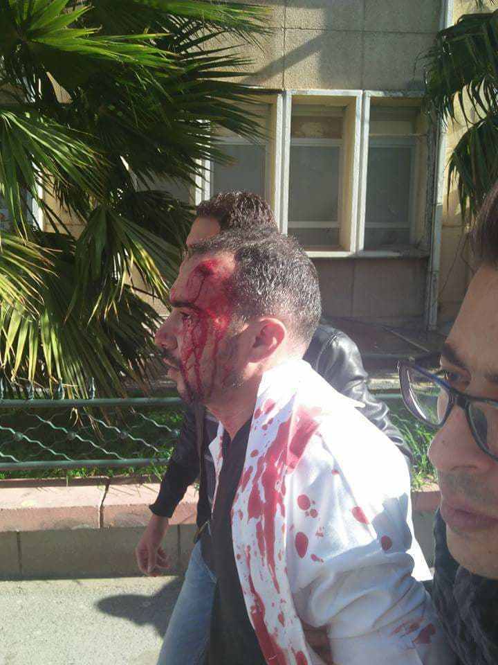 Un des médecins matraqués par les forces anti-émeutes