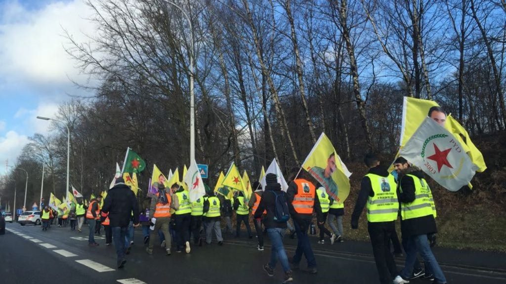 Les marcheurs sur la N25 ce samedi Les marcheurs sur la N25 ce samedi