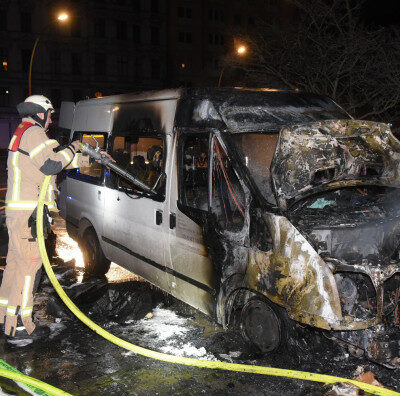Le minibus incendié du DITIB