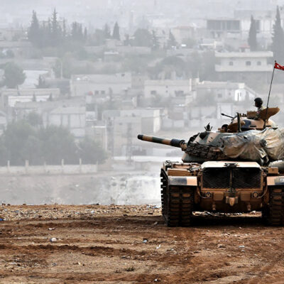 Un tank turc en appui-feu dans la bataille d'Afrin