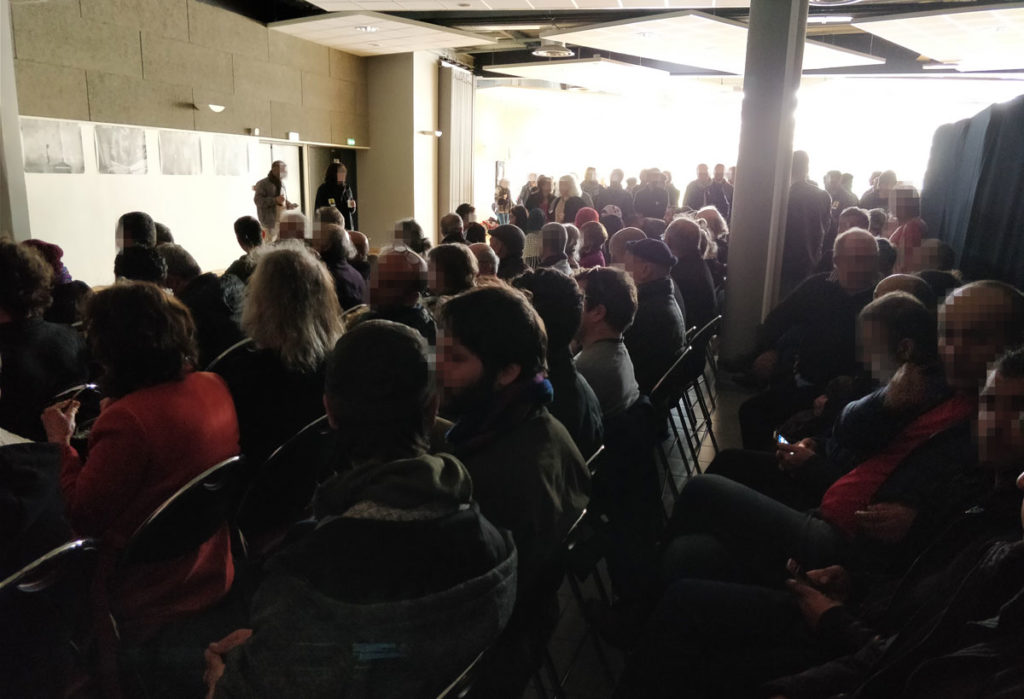 Des centaines de personnes ont assisté à la commémoration.