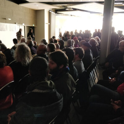 Des centaines de personnes ont assisté à la commémoration.