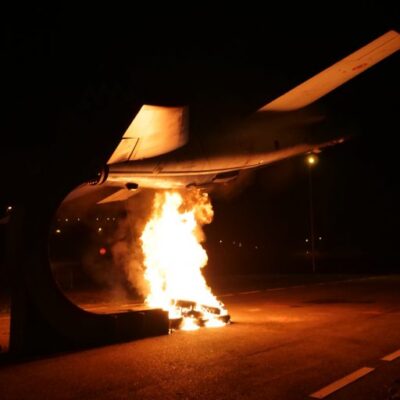 Devant le marchand d'armes Leonardo-Finmecanica à Turin.