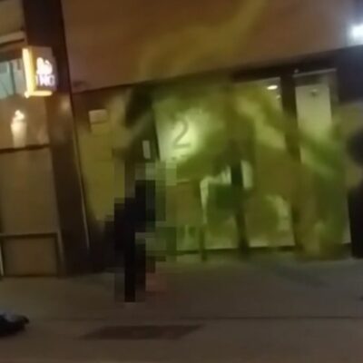 Peinture sur l'AKP à Bruxelles.