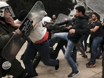 Les heurts à Athènes hier lundi