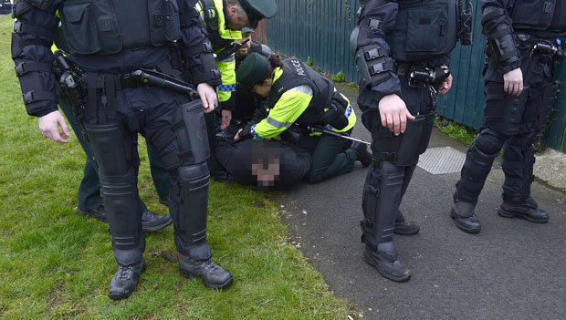 Une des arrestations samedi à Lurgan