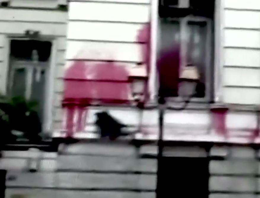 Attaque à la peinture contre l'ambassade de France à Athènes