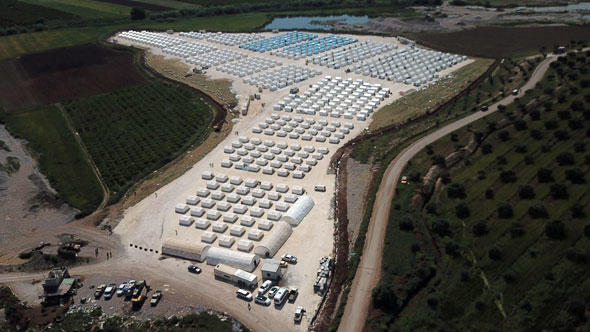 Un camp de transit créé par les turcs pour accueillir les jihadistes de la Goutha et leurs familles destinés à remplacer les populations kurdes d'Afrin