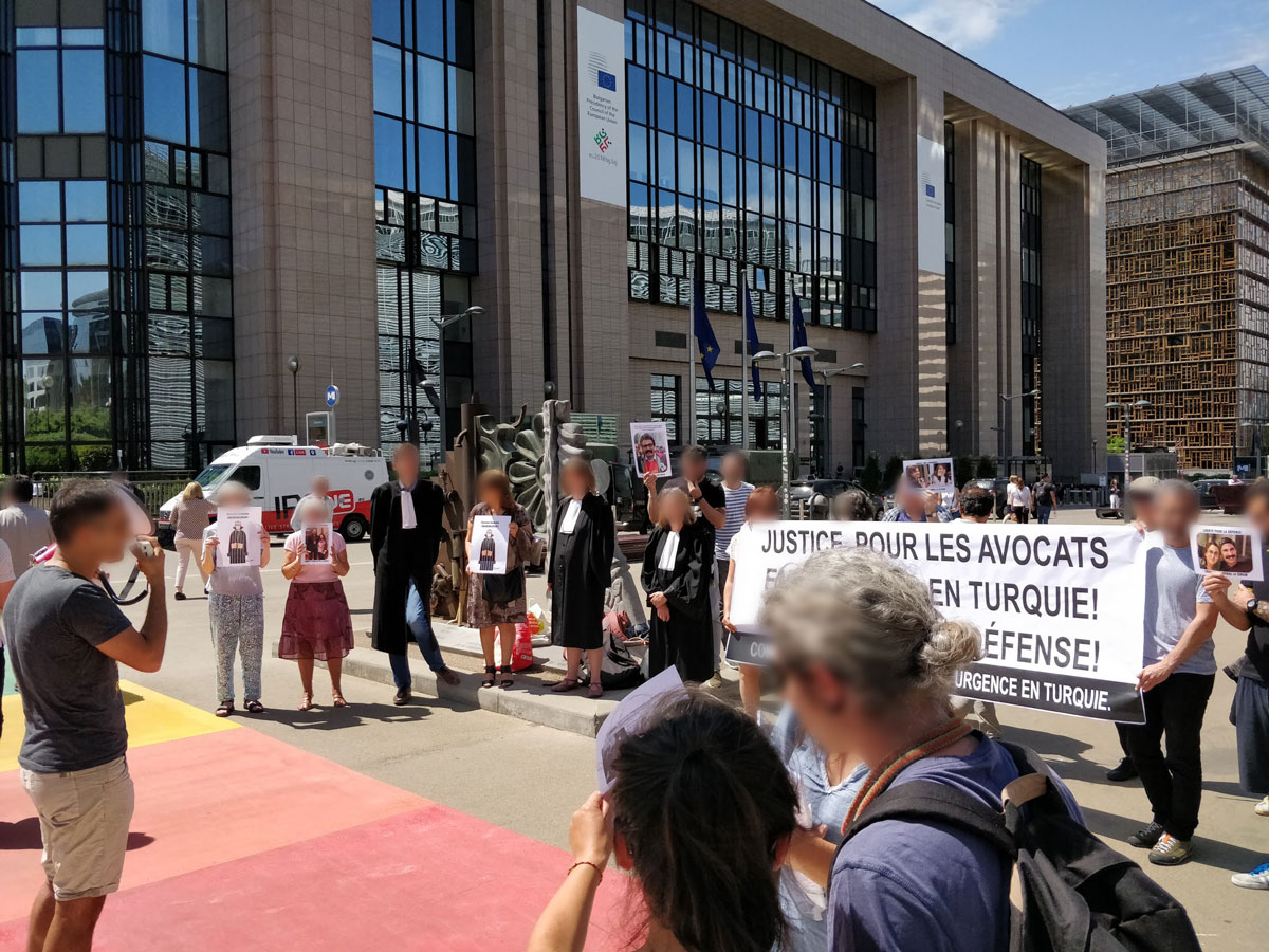 Solidarité avec les avocats emprisonnés en Turquie
