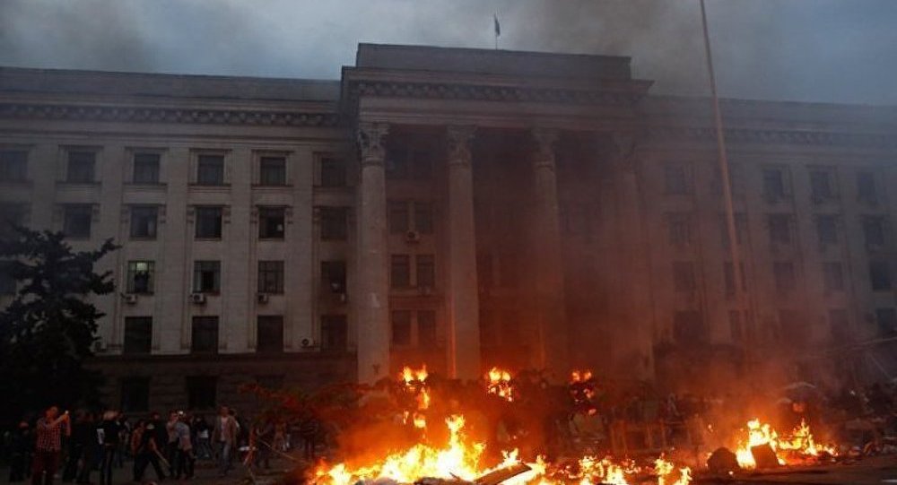 2 mai 2014: Les fascistes incendient la Maison des Syndicat à Odessa