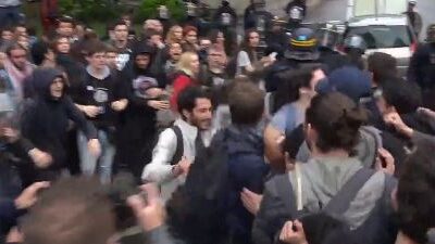 Les cheminots délivrent des étudiants nassés par la police