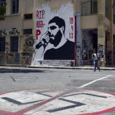 Athènes: fresque à la mémoire de Pávlos Fýssas, rappeur assassiné par Aube Dorée