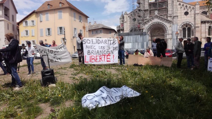 Solidarité avec les trois de Briançon