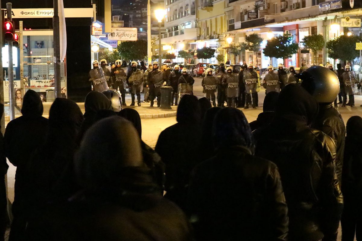 Police et fascistes attaquent un squat à Kavala