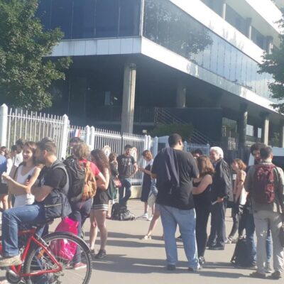 Sympathisants des trois accusés devnt le tribunal