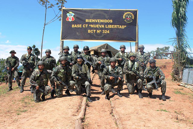 Militaires de la base de 