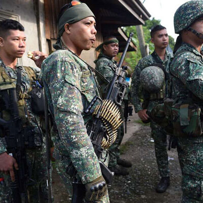 Militaires arrivant en renfort le 2 juin à Mindanao pour des opérations antiguérilla
