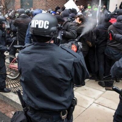 Nassage et gazage de manifestants le jour d'investiture de Trump