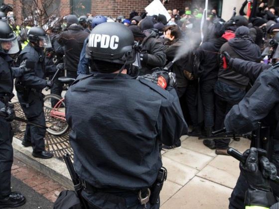 Nassage et gazage de manifestants le jour d'investiture de Trump