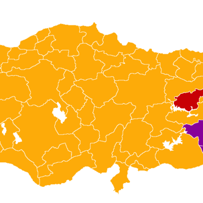 En rouge, l'opposition kemaliste, en orange l'AKP et ses alliés, en violet, l'HKP