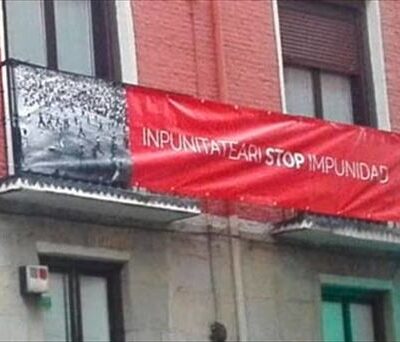 Une banderole accrochée par les habitants de Pampelune