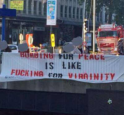 La banderole Anti-OTAN