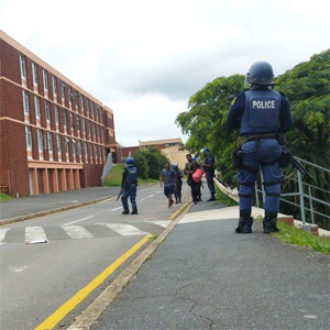 Déploiement policier devant l'UKZN