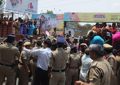 Des travailleurs arrêtés par la police de l'Andhra Pradesh