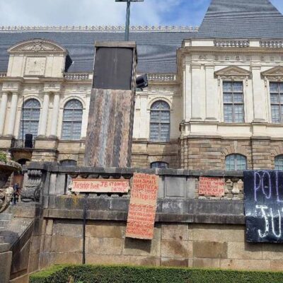 Rassemblement solidaire avec le zadiste devant le palais de justice de Rennes