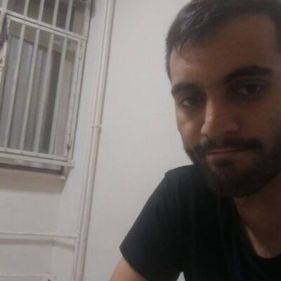 Ekrem Deniz lors de sa garde à vue (il avait encore son téléphone portable).