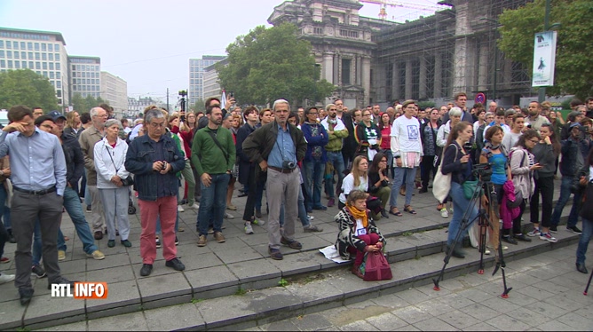 Rassemblement solidaire devant le palais de justice