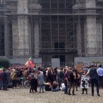 Le rassemblement solidaire place Poelaert