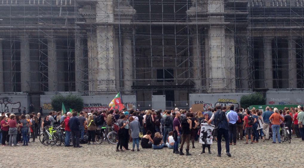 Le rassemblement solidaire place Poelaert